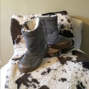 Snow day booties by Stevies